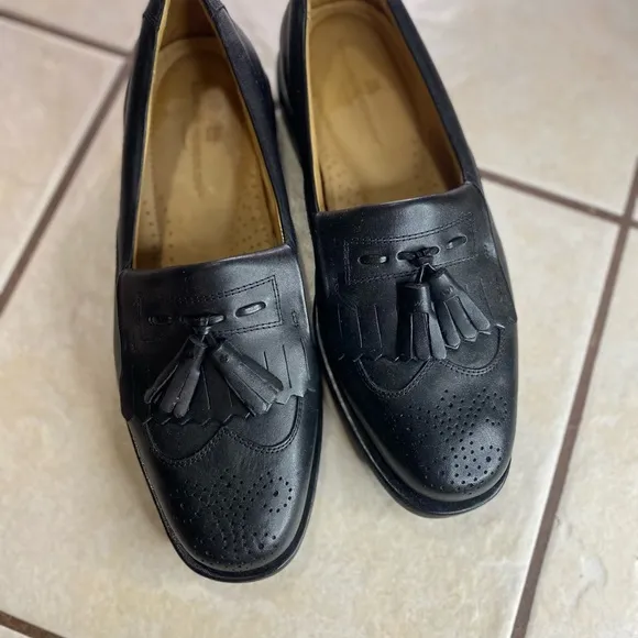 Sandro Moscoloni Mens Wingtip Tassel Loafers Size 7 D Black Brogued Leather