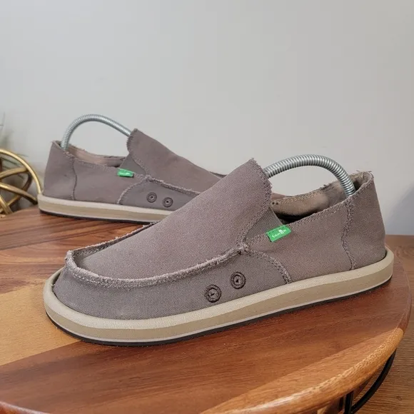 Sanuk Mens slip on shoes Vagabon Brown loafers raw edges Size 9