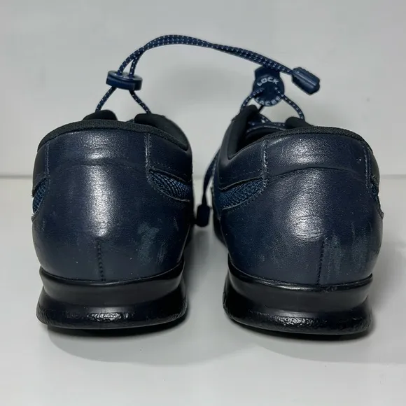 SAS‎ walking sneakers