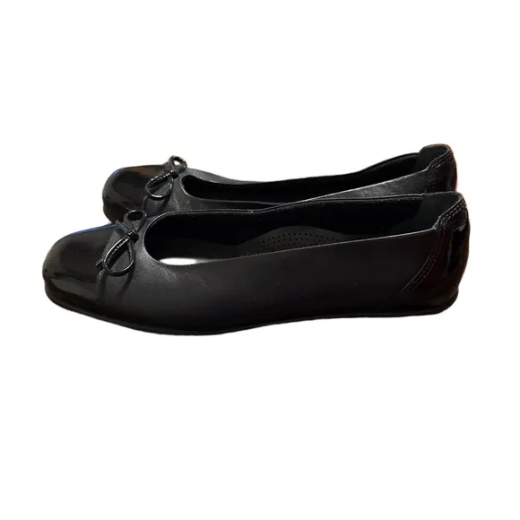 SAS Womens Black Bow Accent Patent Leather Ballet Flats Size 7.5N Made In USA