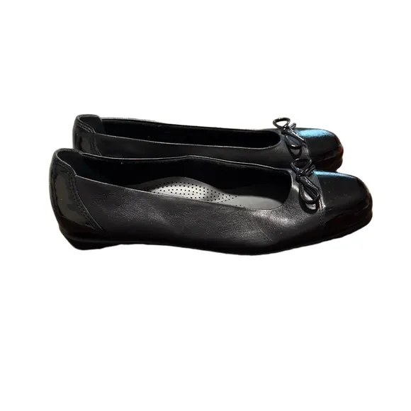 SAS Womens Black Bow Accent Patent Leather Ballet Flats Size 7.5N Made In USA