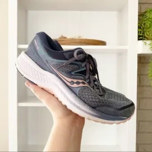 Saucony Gray Pink Omni ISO 2 Mesh Ever Run Running Sneakers