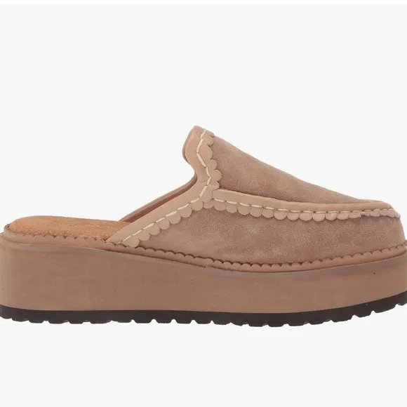Seychelles NWOT Stand Tall Platform Clogs Size 6 in Sand