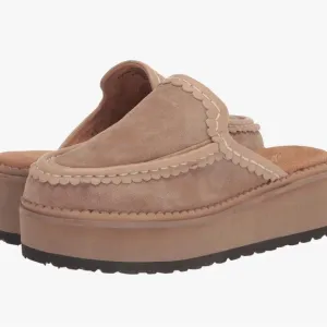 Seychelles NWOT Stand Tall Platform Clogs Size 6 in Sand