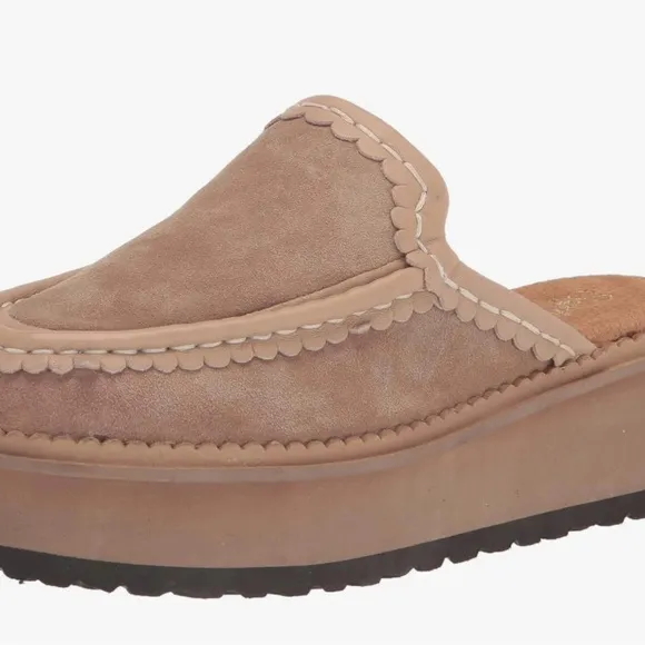 Seychelles NWOT Stand Tall Platform Clogs Size 6 in Sand