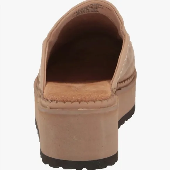 Seychelles NWOT Stand Tall Platform Clogs Size 6 in Sand