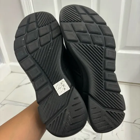 Skechers Men’s 9.5 Slip On Sneakers Equalizer Black Mesh