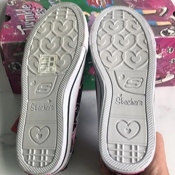 Skechers Twinkle Toes Shuffles Heartsworn Girls Slip On Sneakers Size 3 NIB Rare