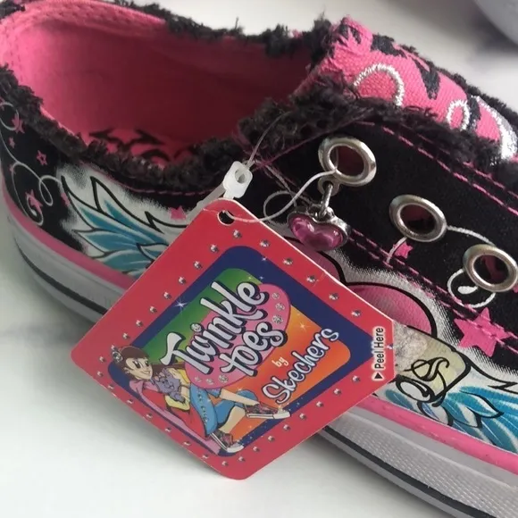 Skechers Twinkle Toes Shuffles Heartsworn Girls Slip On Sneakers Size 3 NIB Rare