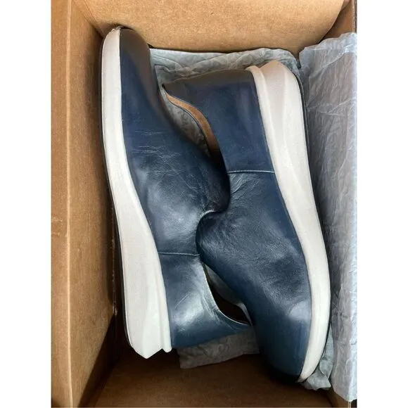 Softwalk Isa Navy Leather Slip On Sneakers