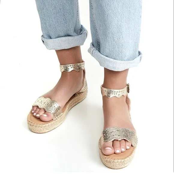 Soludos Cadiz Wave Sandals Size 9 Perforated Leather Espadrille Platinum EUC
