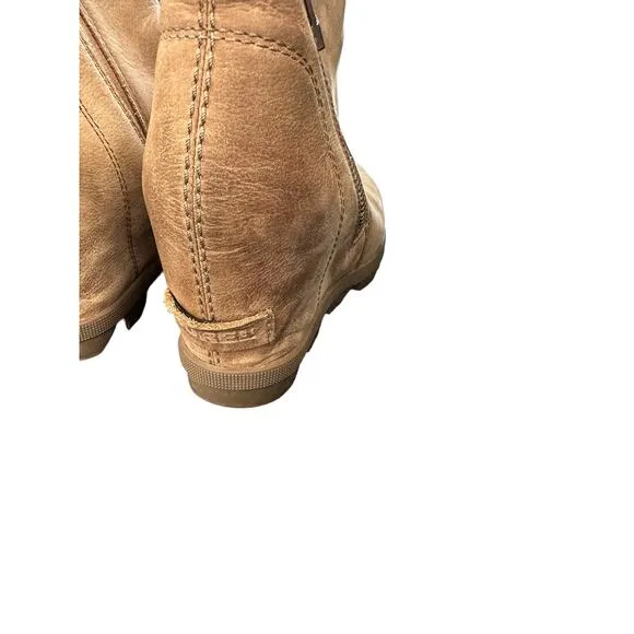 Sorel Beige Suede Leather Joan of Arctic II Side Zip Wedge Chelsea Boots Size 6