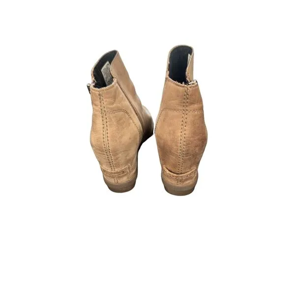 Sorel Beige Suede Leather Joan of Arctic II Side Zip Wedge Chelsea Boots Size 6