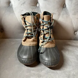 SOREL Big kid Cheyanne II Beige Black Duck Boots Size 1 NEW