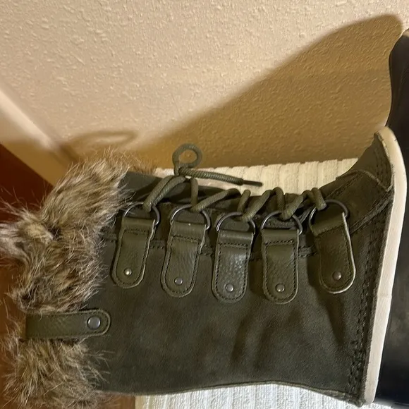Sorel boots size 8