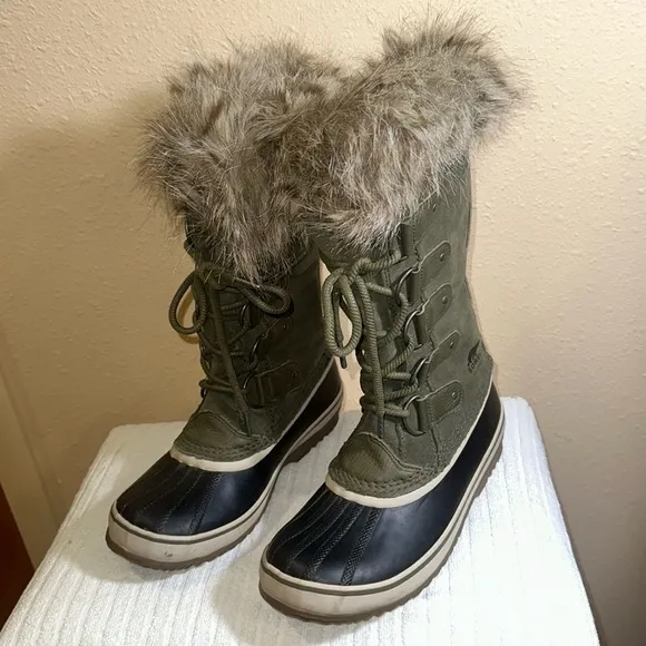 Sorel boots size 8