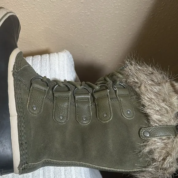 Sorel boots size 8