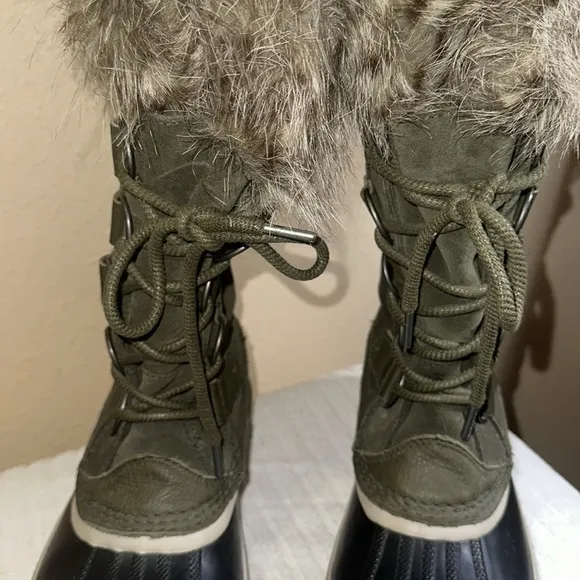 Sorel boots size 8
