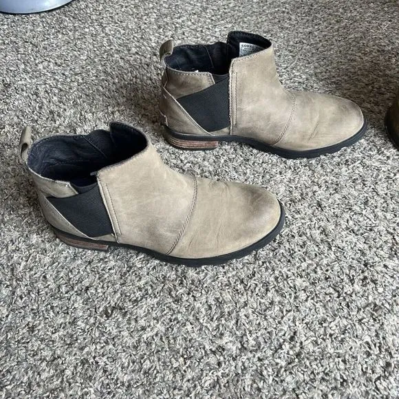 SOREL Boots Womens Size 7.5 Emelie Chelsea Quarry Green Waterproof Ankle Slip On