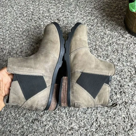 SOREL Boots Womens Size 7.5 Emelie Chelsea Quarry Green Waterproof Ankle Slip On
