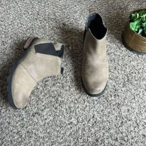 SOREL Boots Womens Size 7.5 Emelie Chelsea Quarry Green Waterproof Ankle Slip On