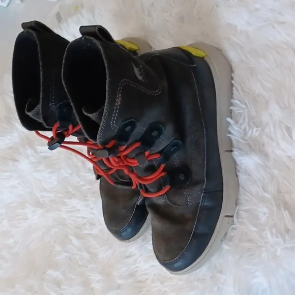 Sorel Explorer Lined Waterproof Suede Lace Up Snow Boots Kid's Sz 6 Black Gray