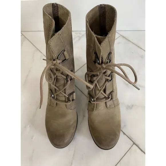 Sorel Joan Of Arctic Bootie Sz 11 Tan Leather Side Zip Hidden Wedge Waterproof