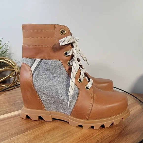 Sorel Joan of Arctic Wedge III Lexie Boots Hidden Wedge Waterproof Size 8.5
