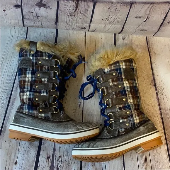 Sorel Joan of Artic plaid faux fur snow boots sz 5