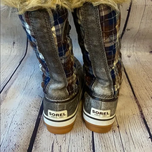 Sorel Joan of Artic plaid faux fur snow boots sz 5