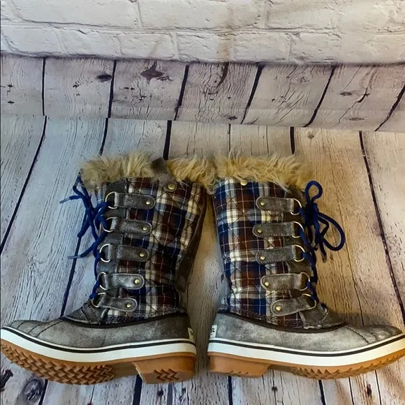 Sorel Joan of Artic plaid faux fur snow boots sz 5