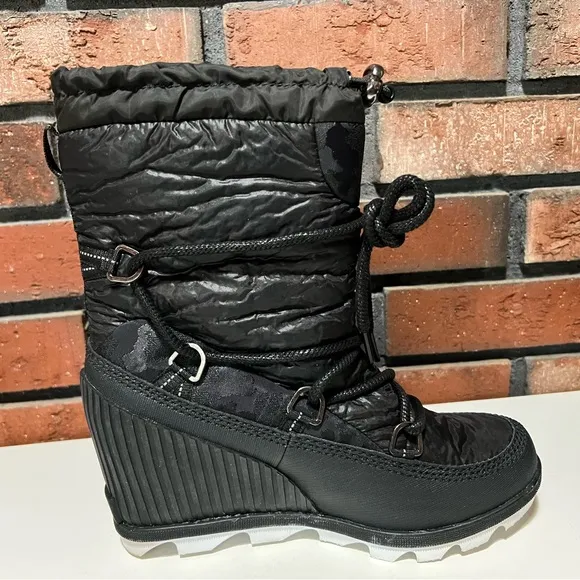 Sorel Kinetic Wedge Boots Size 9 Women’s Black