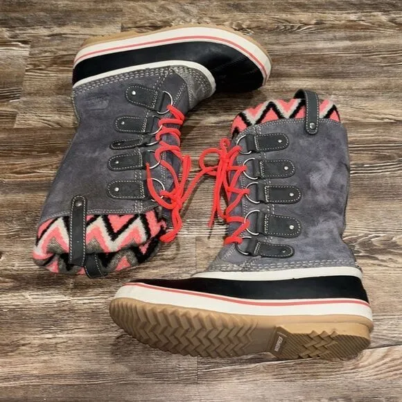 SOREL Leather upper waterproof lace up women’s boots Excellent condition.