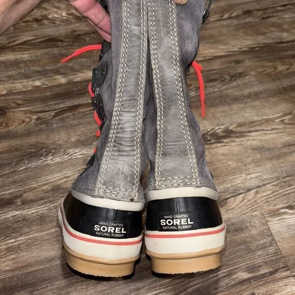 SOREL Leather upper waterproof lace up women’s boots Excellent condition.