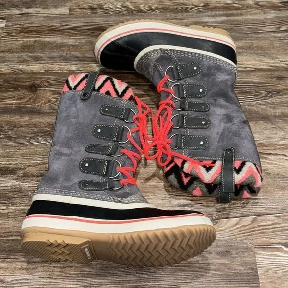 SOREL Leather upper waterproof lace up women’s boots Excellent condition.