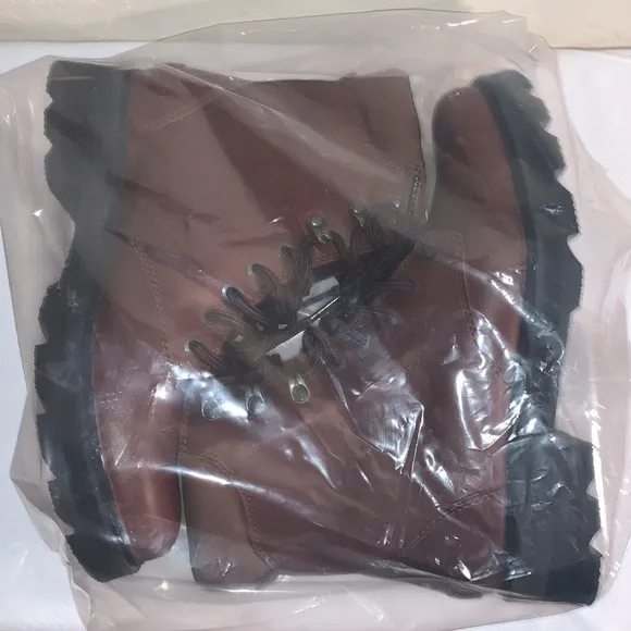 SOREL LENNOX LACE BRAND NEW SIZE 10.5 GORGEOUS LEATHER WATERPROOF BOOTS