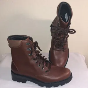 SOREL LENNOX LACE BRAND NEW SIZE 10.5 GORGEOUS LEATHER WATERPROOF BOOTS