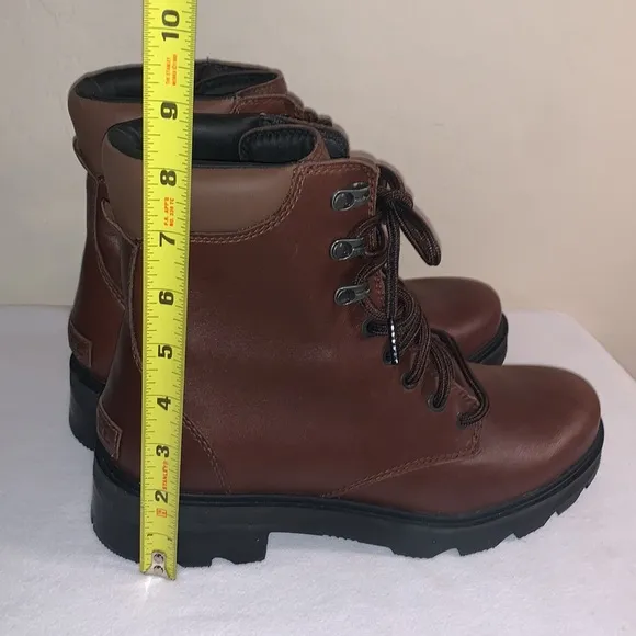 SOREL LENNOX LACE BRAND NEW SIZE 10.5 GORGEOUS LEATHER WATERPROOF BOOTS