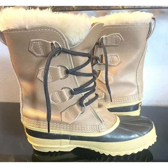 SOREL Manitou Made In Canada Tan Boots Women’s Duck Boots w Wool Liners Size 5