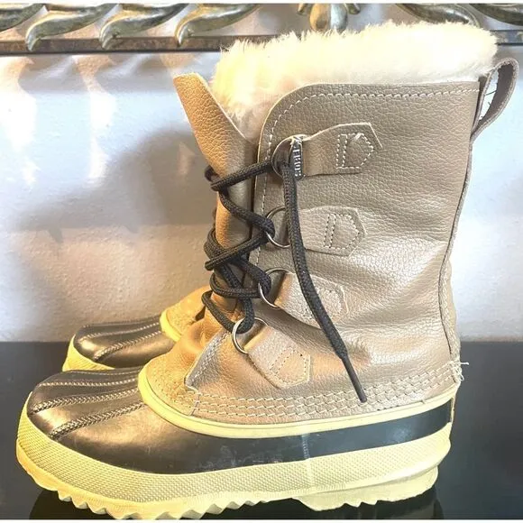 SOREL Manitou Made In Canada Tan Boots Women’s Duck Boots w Wool Liners Size 5