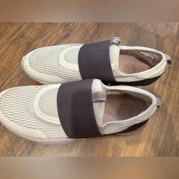 Sorel Stylish White and Gray Slip-On Sneakers size 9 women’s  sneaker slip on