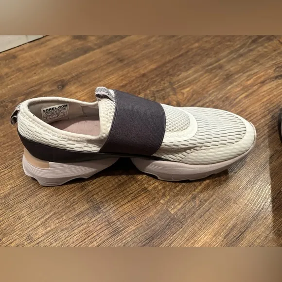 Sorel Stylish White and Gray Slip-On Sneakers size 9 women’s  sneaker slip on