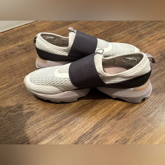 Sorel Stylish White and Gray Slip-On Sneakers size 9 women’s  sneaker slip on