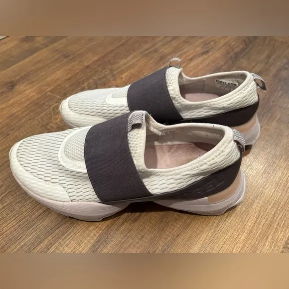 Sorel Stylish White and Gray Slip-On Sneakers size 9 women’s  sneaker slip on