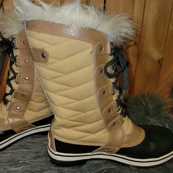 Sorel Tofino girls waterproof boot size 4