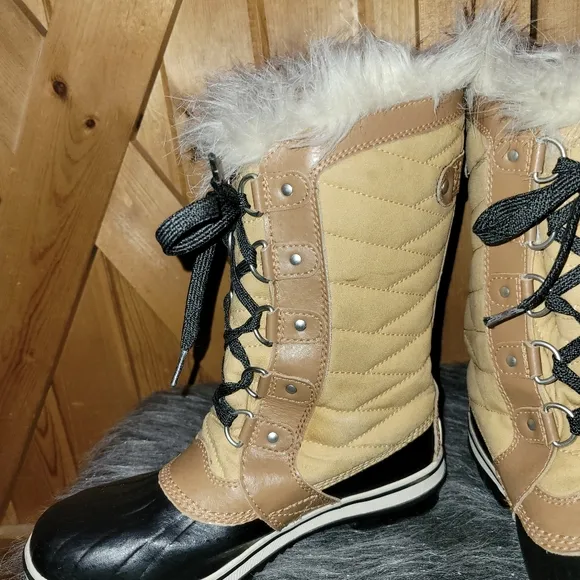 Sorel Tofino girls waterproof boot size 4