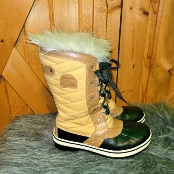 Sorel Tofino girls waterproof boot size 4