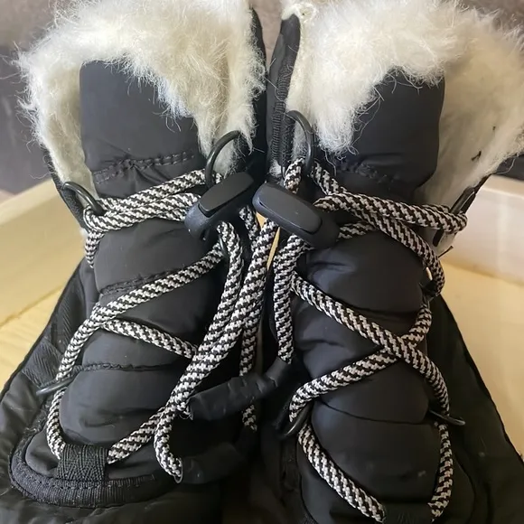 Sorel waterproof faux fur lined winter short boots