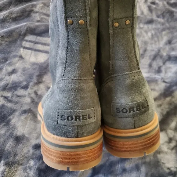Sorel woman's Lennox suede gray  waterproof lace up boots,size 8.5