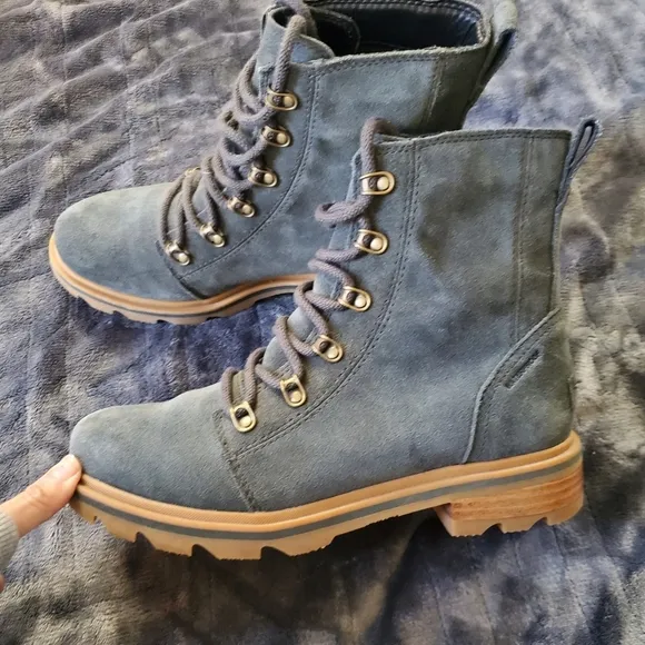 Sorel woman's Lennox suede gray  waterproof lace up boots,size 8.5
